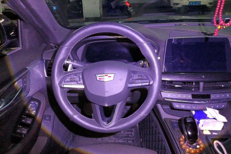 Used Cadillac CT5 2023 28T Platinum Edition Steering Wheel