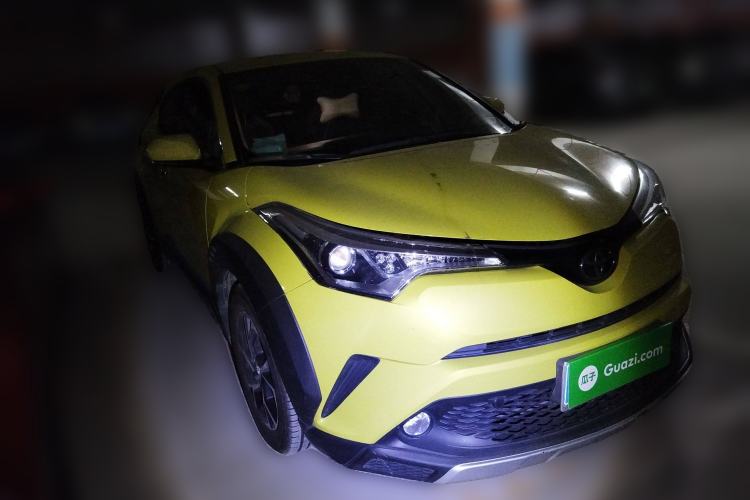 Used Toyota C-HR 2018 2.0L Coolway Leading Edition China V Standard Front Right 45 Deg
