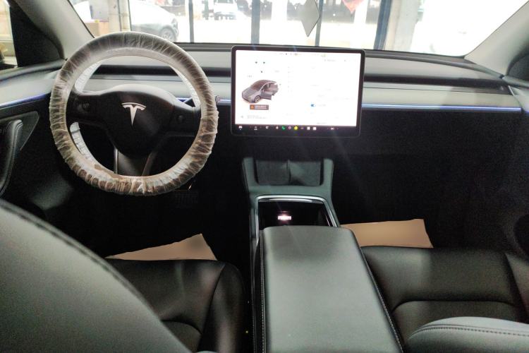 Used Tesla Model Y 2024 Long-Range All-Wheel-Drive Version
