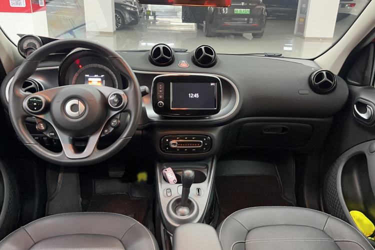 Used smart forfour 2016 0.9T 66 kW Pioneer Edition