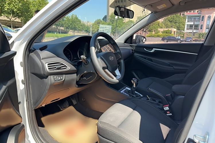 Used Hyundai Celesta Traveler 2018 1.6L Automatic Enjoyment Model China V Standard