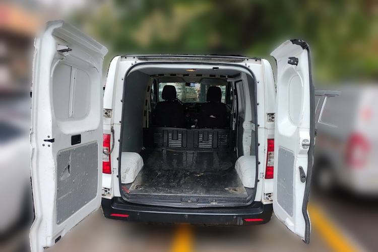 Used SAIC MAXUS EV30 2022 Pure Electric Smart Logistics Expert with Short Wheelbase Guoxuan