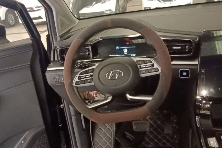 Used Hyundai Custo 2024 270TGDi LUX Prestige Edition Steering Wheel