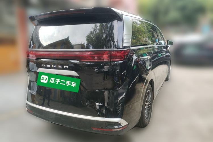 Used Denza D9 2022 DM-i 1040 Prestige Model