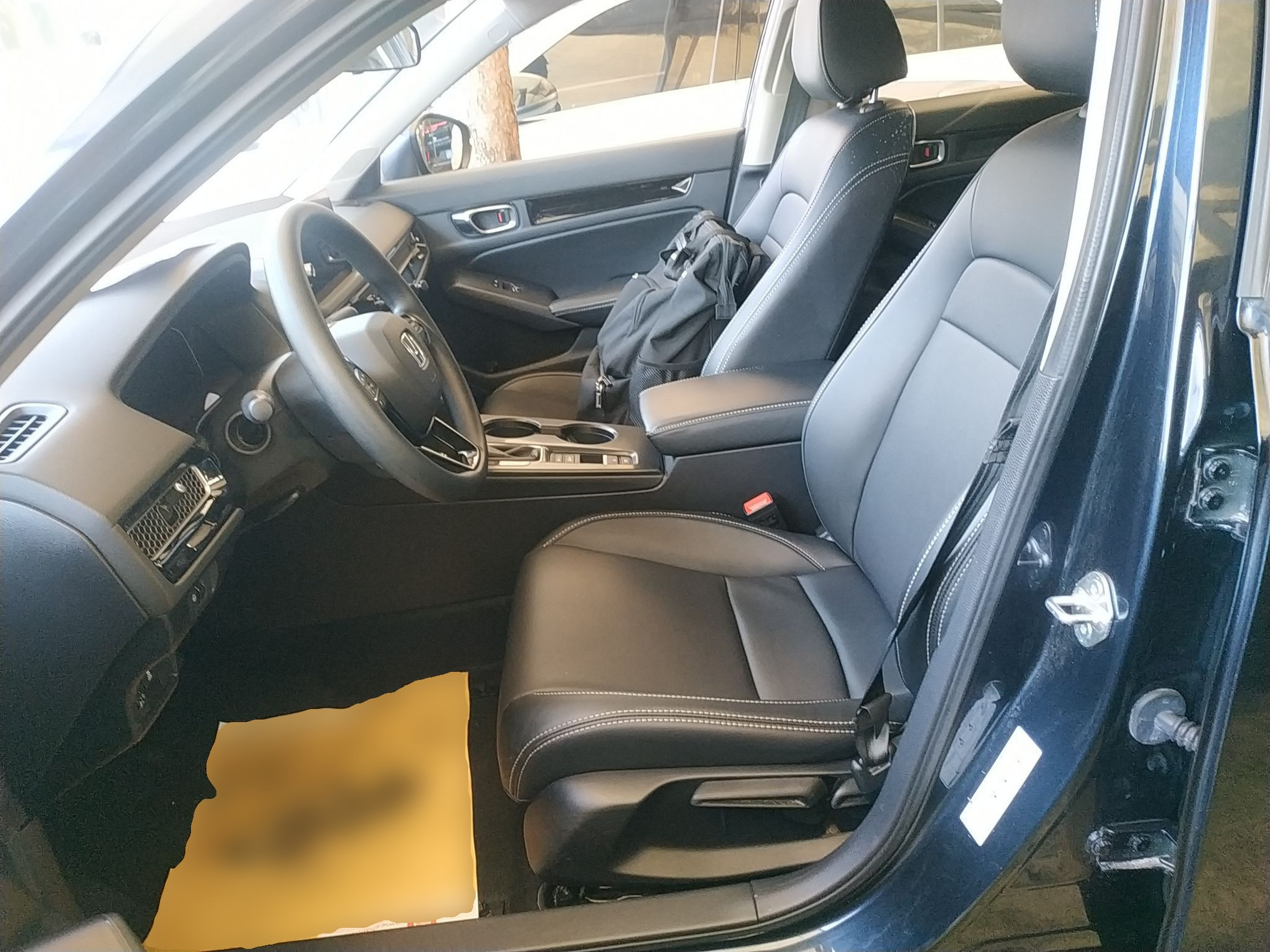 Переднее сиденье в автомобиле