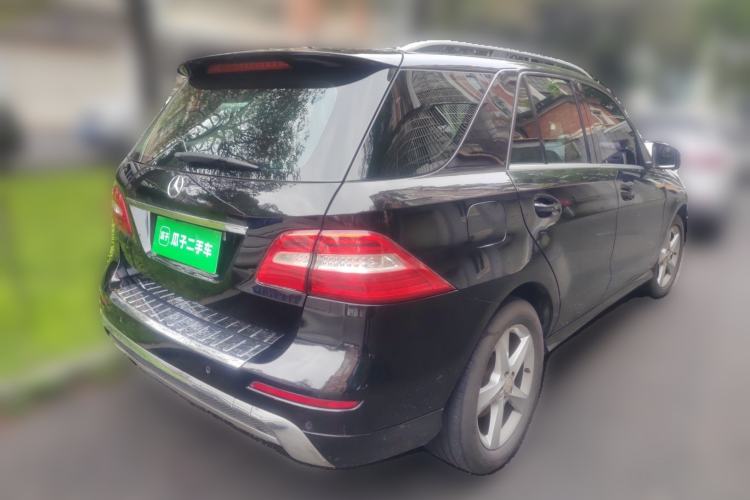 Used Mercedes-Benz M-Class 2014 ML 400 4MATIC Dynamic Model Rear Right 45 Deg