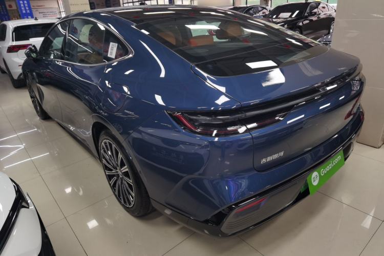 Used Geely Galaxy 8 2025 130km EM-P Exploration Edition Exterior 2