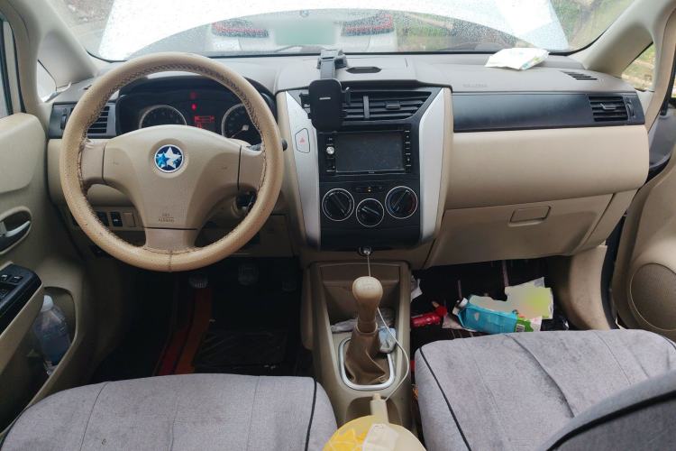 Used Venucia D50 2013 1.6L Manual Fashion Edition Center Console