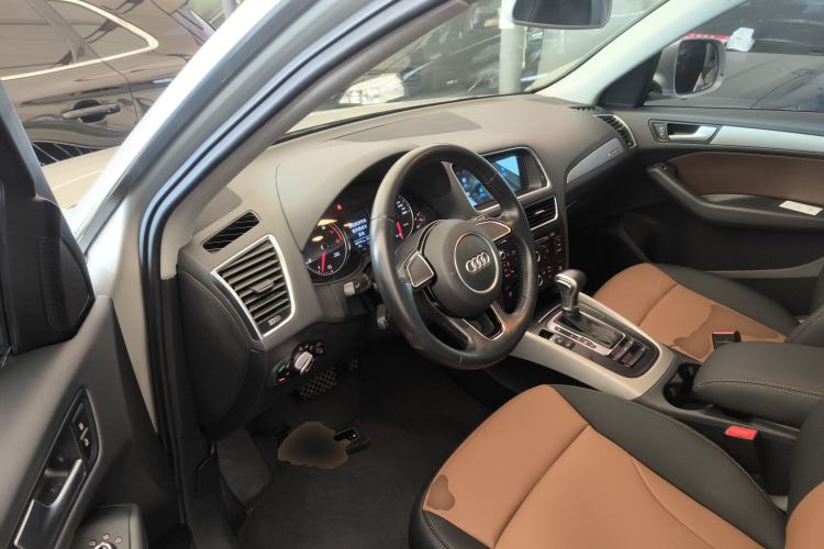 Used Audi Q5 2016 40 TFSI Trendy Edition Driver Seat