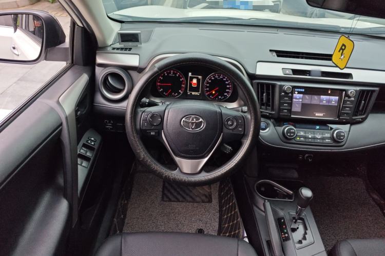 Used Toyota RAV4 2019 2.0L CVT Two-Wheel Drive Fashion X Limited Edition China VI Standard