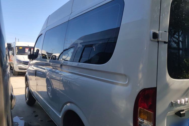 Used SAIC MAXUS Xintu V80 2025 Value Edition Aoyuntong 2.0T Manual Short Wheelbase Mid-Height 127 Ps 5/6 Seats