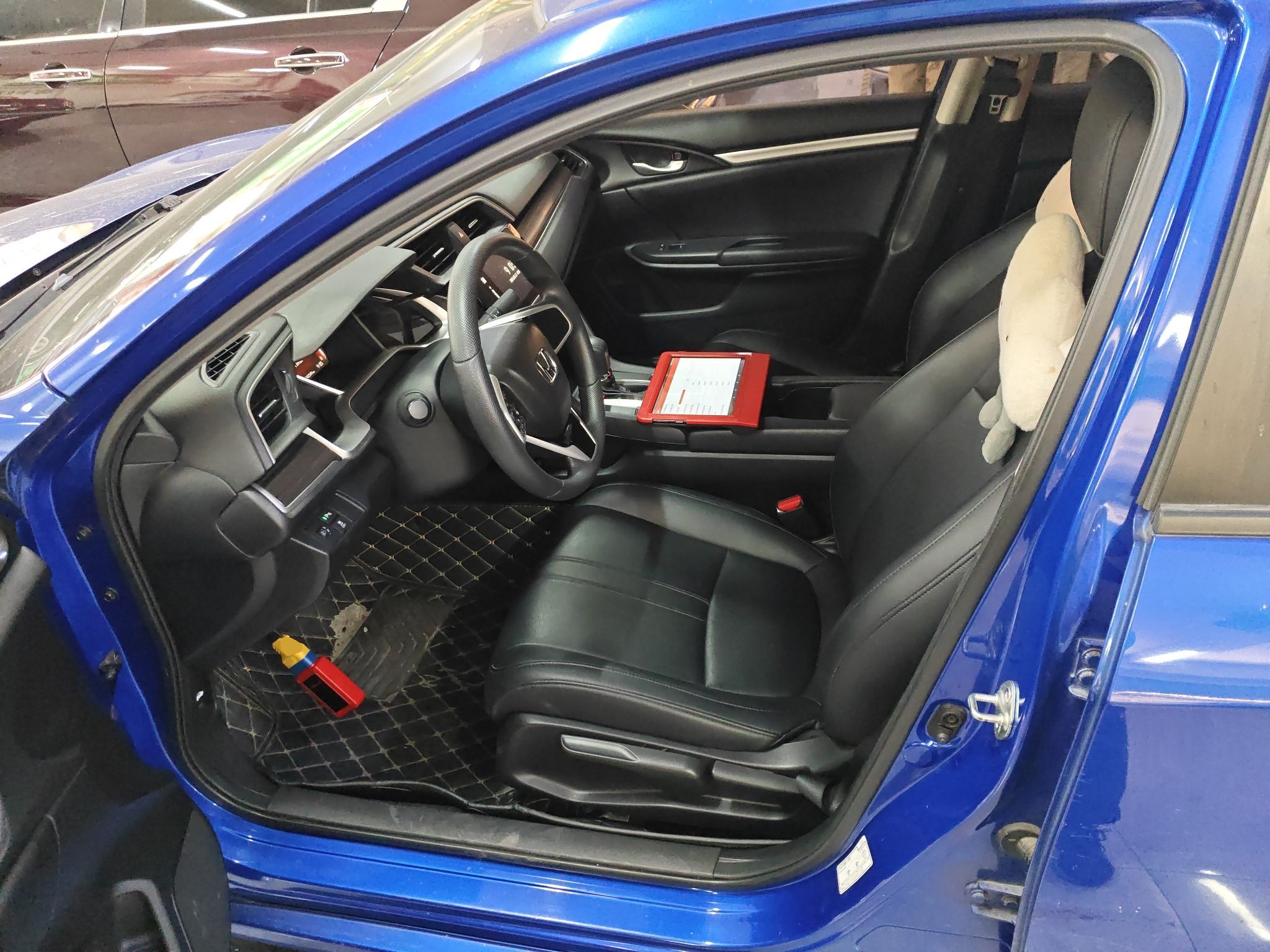 Переднее сиденье в автомобиле