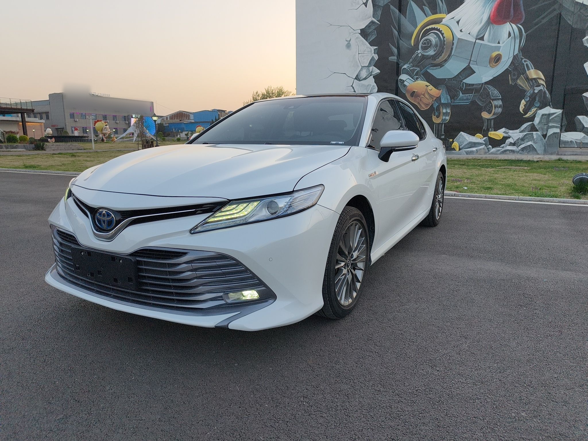 تحت مقدمة السيارة