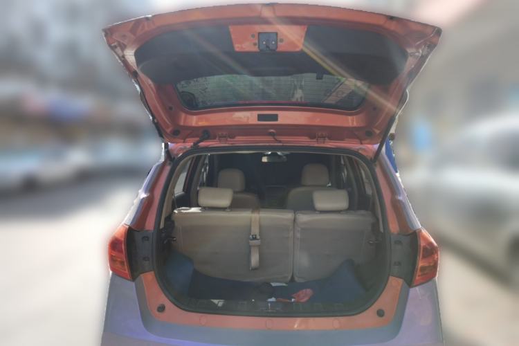 Used FAW Yingzhi G3 2014 1.5L Manual ZhiZun Edition Trunk