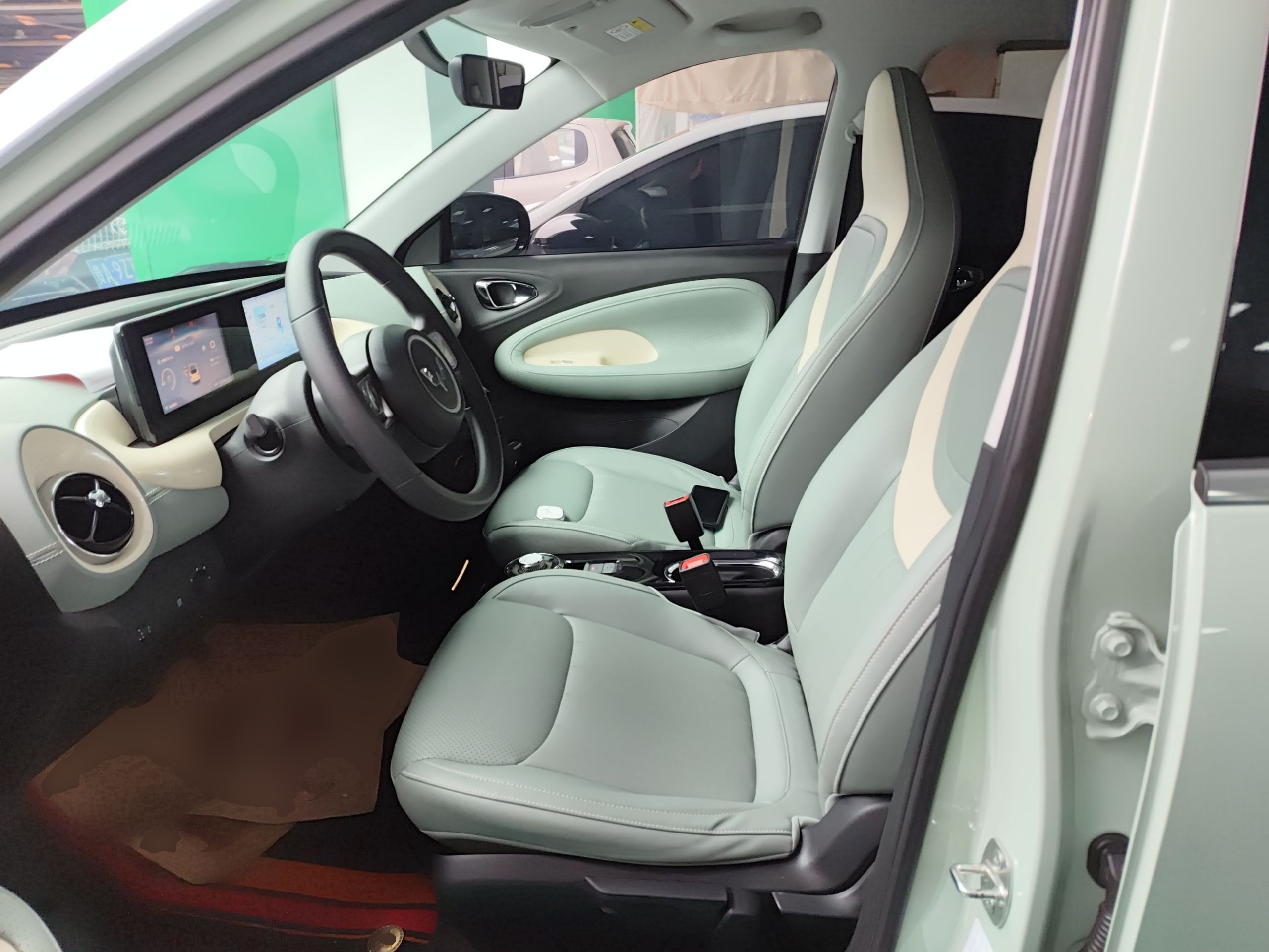 Переднее сиденье в автомобиле