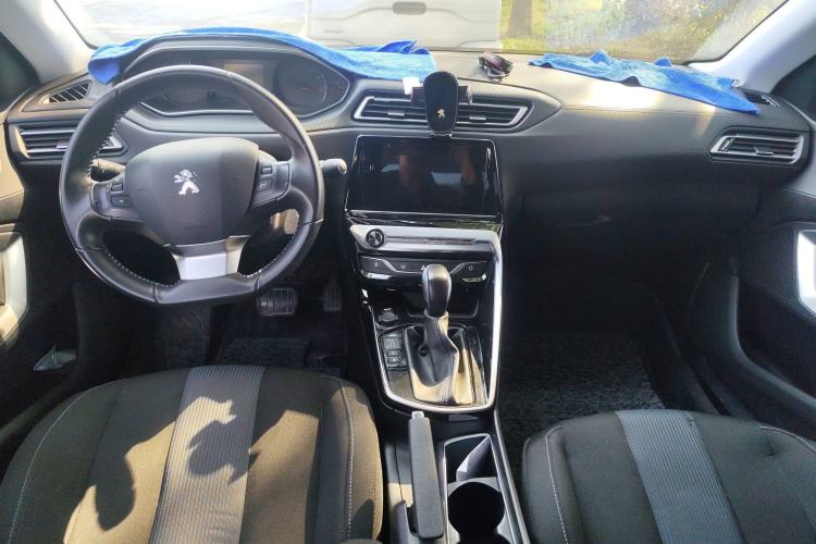 Used Peugeot 308 2018 1.6L Automatic Luxury Edition Interior 2