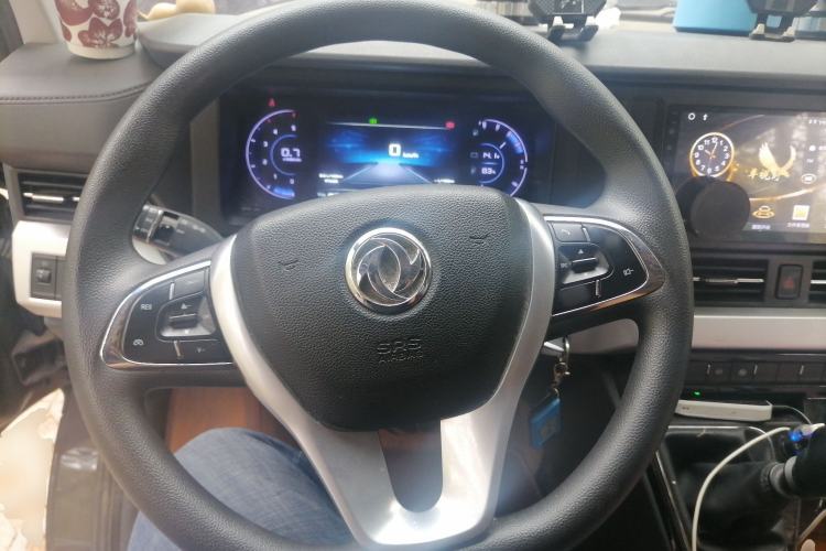 Used Dongfeng Yufeng 2023 V9+ 2.0T Manual Front-Wheel-Drive Multi-Function Mid-Roof Van with 7/8/9 Seats Steering Wheel