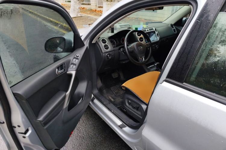 Used Volkswagen Tiguan 2010 1.8 TSI Automatic Two-Wheel Drive Trend Edition Driver Seat