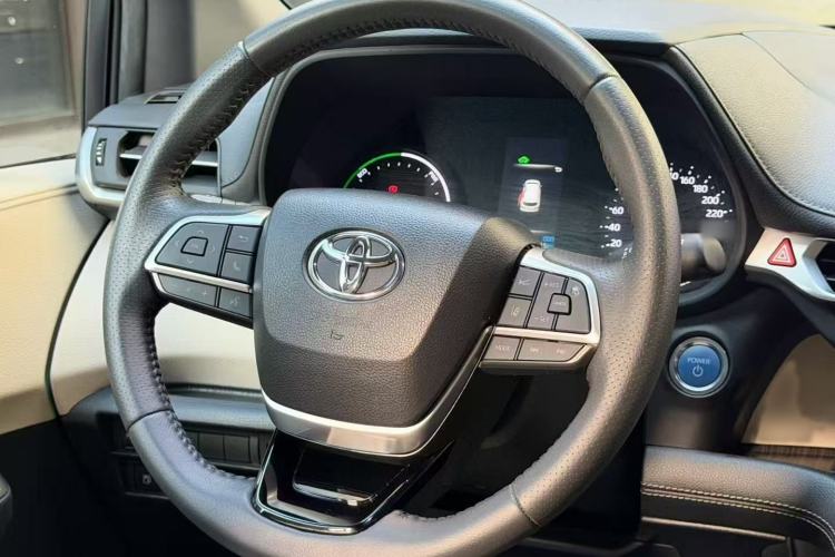 Used Toyota Sienna 2021 2.5L Hybrid Premium Edition
