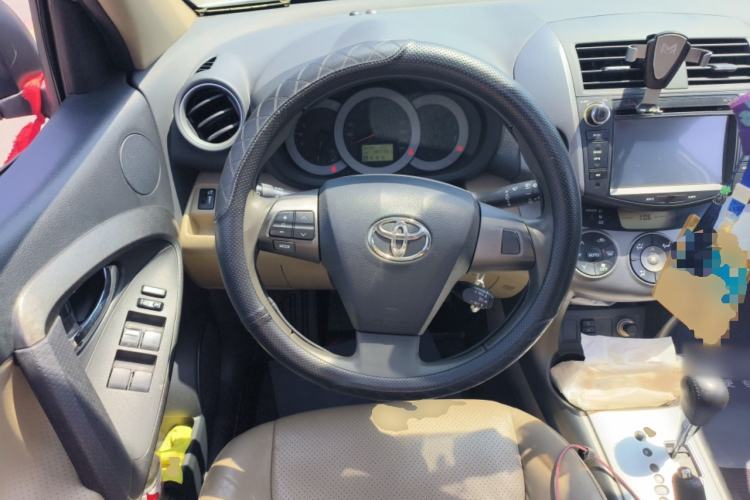 Used Toyota RAV4 2012 Luxurious 2.4L Automatic 4x4 with Stylish Features