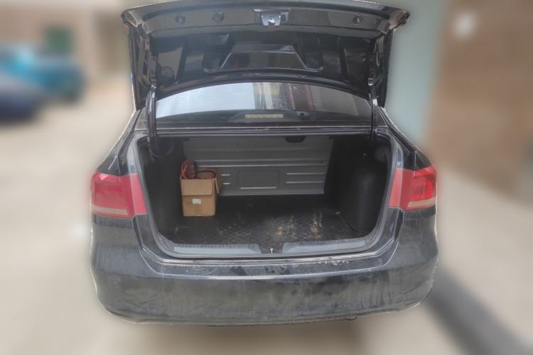 Used Volkswagen Santana 2015 1.6L Automatic Fashion Edition Trunk