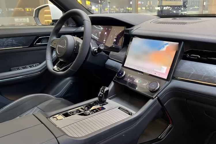 Used Lynk & Co 09 2021 2.0T Halo Six-Seater