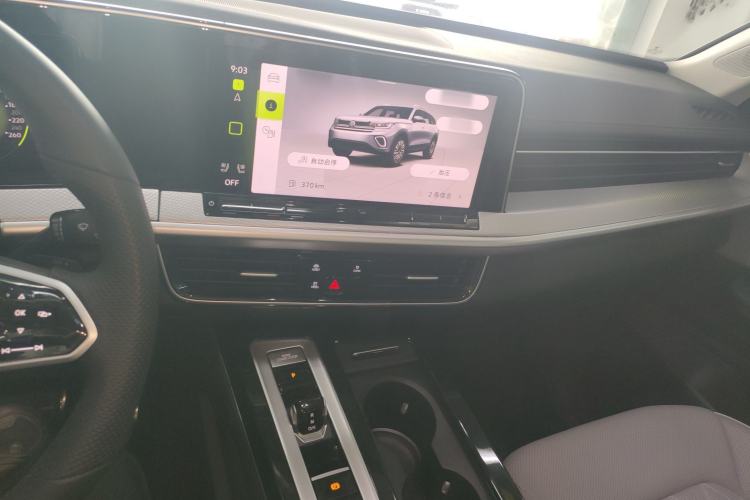 Used Volkswagen Tavendor 2024 380TSI All-Wheel-Drive R-Line Cruise Premium Edition Center Console