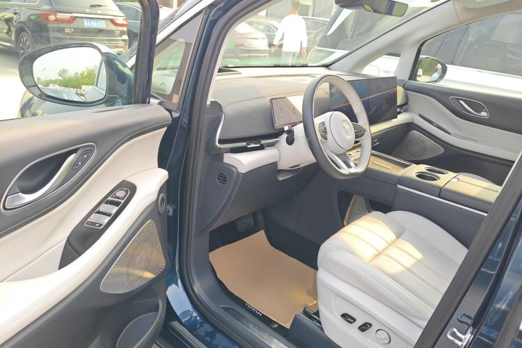 Used VOYAH Dream 2025 PHEV Four-Wheel-Drive Flagship Kunpeng Edition Driver Seat