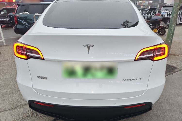 Used Tesla Model Y 2022 Long-Range All-Wheel-Drive Version
