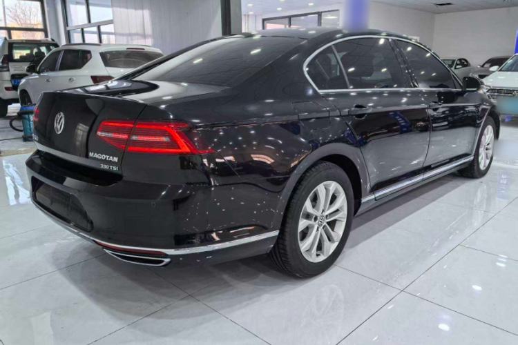 Used Volkswagen Magotan 2017 330TSI DSG Luxury Model Exterior 4