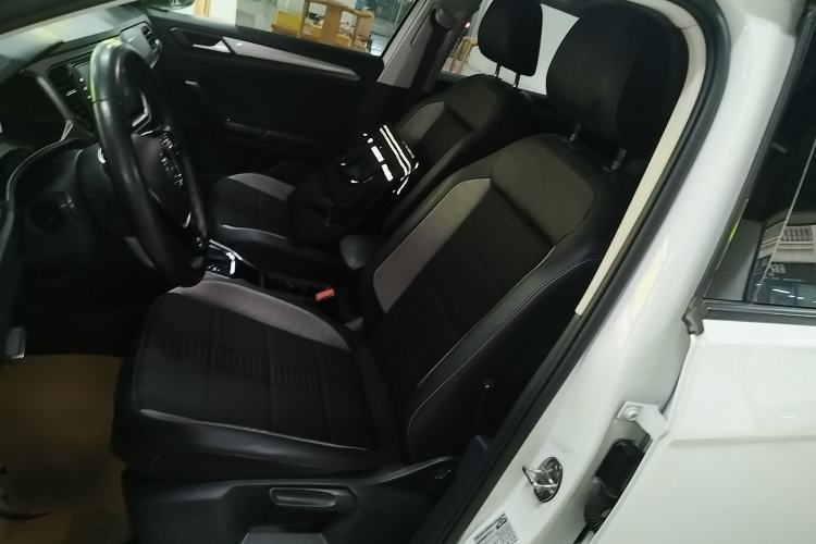 Used Volkswagen T-ROC 2019 230TSI DSG Two-Wheel-Drive Advanced Version China VI Standard
