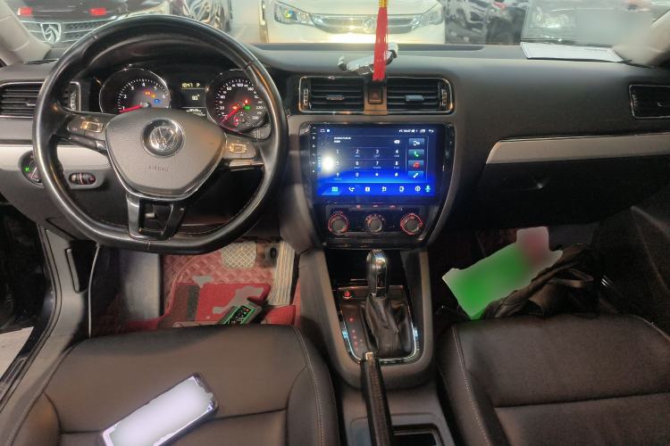 Used Volkswagen Sagitar 2017 230TSI Automatic Comfort Version
