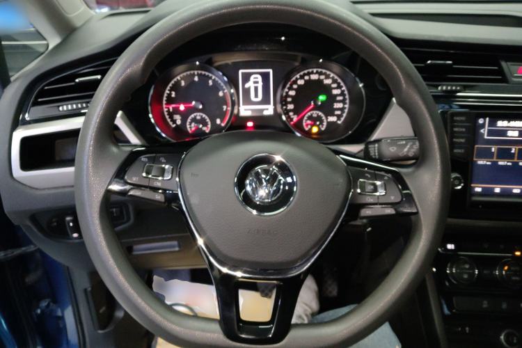 Used Volkswagen Touran 2018 Volkswagen Touran L 280TSI DSG Comfort Edition 7 Seats China VI Standard
