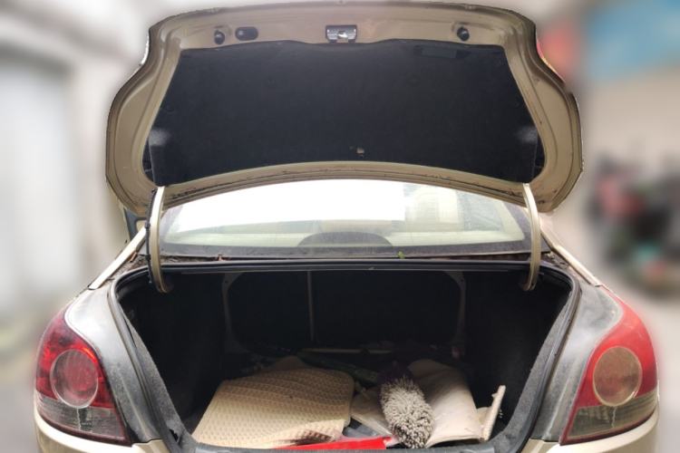 Used Volkswagen Lavida 2011 1.6L Automatic Premium Edition Trunk