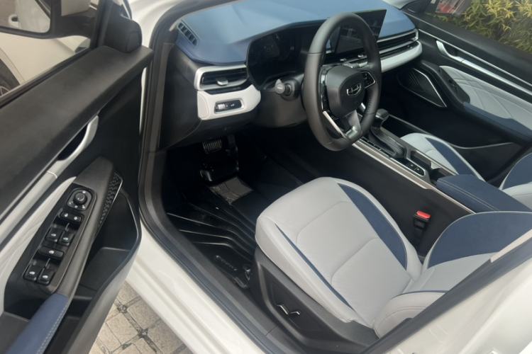 Used Geely Auto Emgrand 2022 4th Generation 1.5L CVT Flagship Model Interior 1