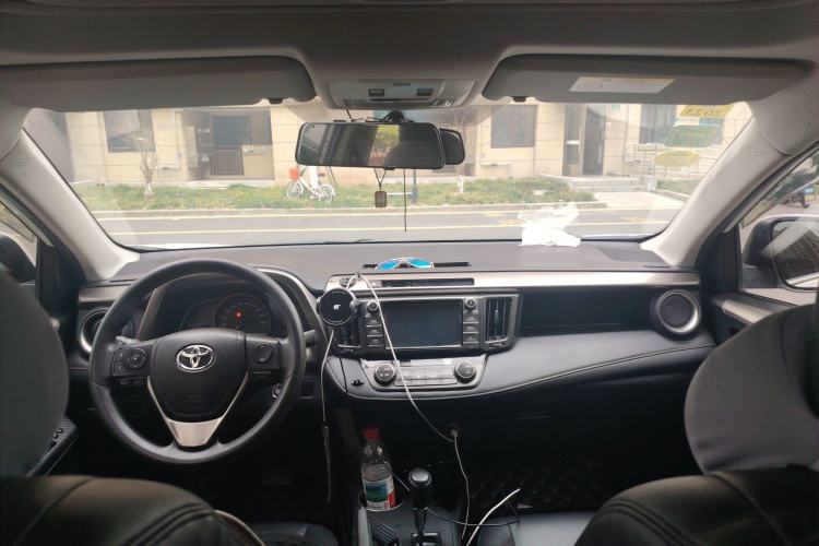 Used Toyota RAV4 2015 2.0L CVT Two-Wheel Drive Fashion Edition
