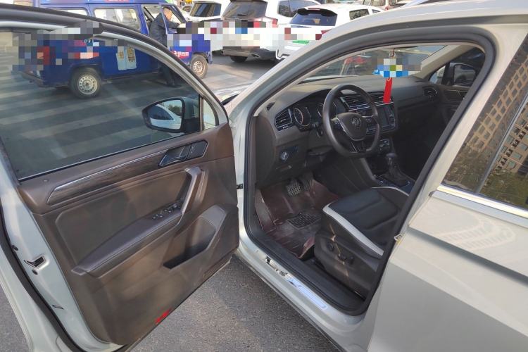 Used Volkswagen Tiguan L 2017 330TSI Automatic Two-Wheel Drive Luxury Edition Interior 3