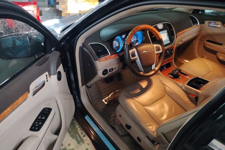 Used Chrysler 300C 2013 3.6L Luxury Edition