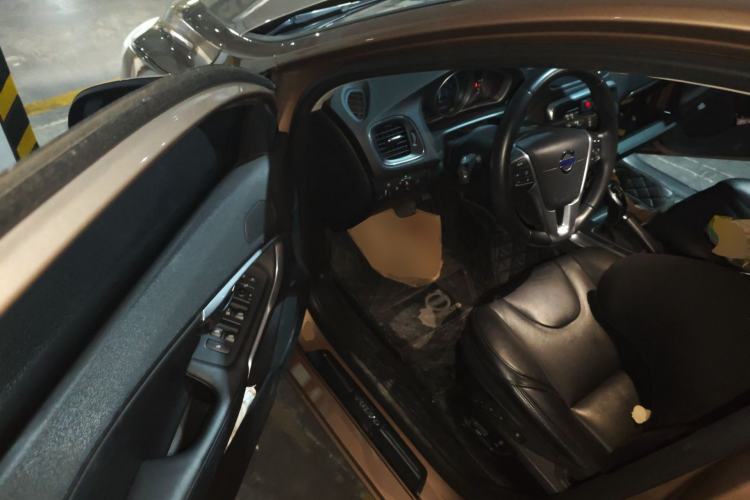 Used Volvo V40 2016 T3 Zhiyi Edition
