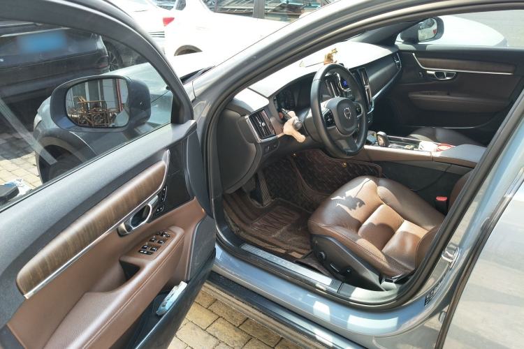 Used Volvo V90 2021 Cross Country B5 AWD Smart Range Edition