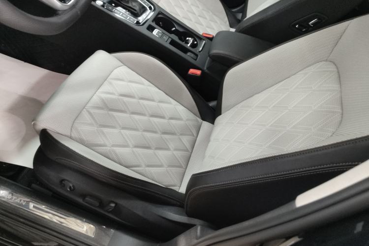 Used Volkswagen Magotan 2023 2 Million Units Commemorative Edition 330TSI DSG Luxury Version Left Front Seat