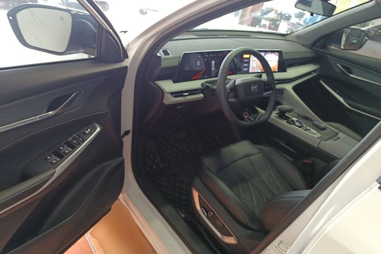 Used CHANGAN CS75 PLUS 2024 3rd Generation Champion Edition 1.5T Intelligent Drive Dynamic Model