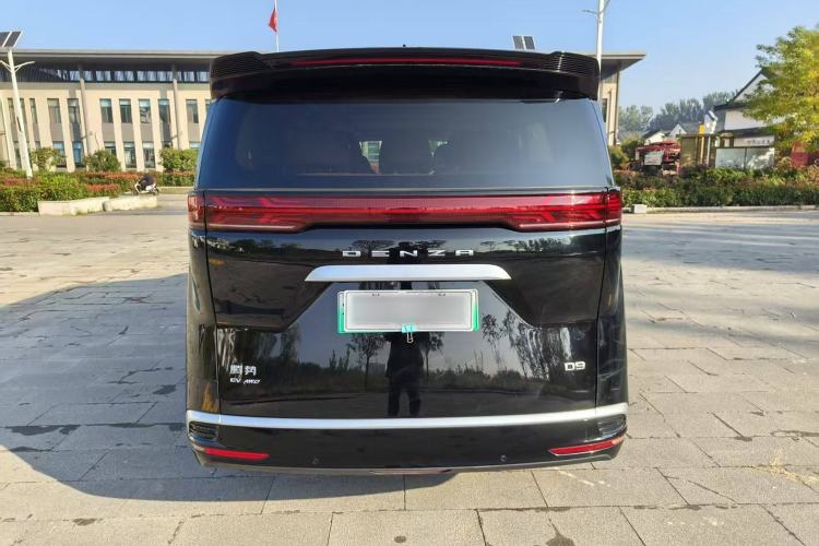 Used Denza D9 2022 EV 600 Four-Wheel Drive Prestige Model