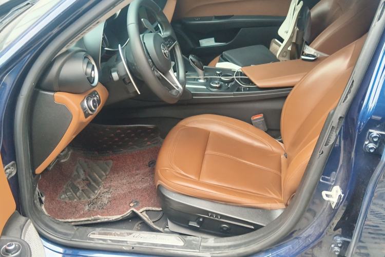 Used Alfa Romeo Giulia 2017 2.0T 280HP Luxury Edition Left Front Seat