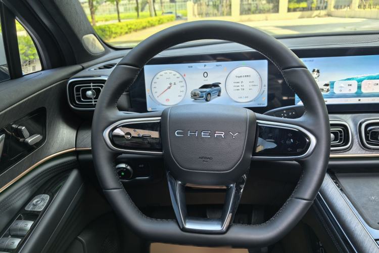 Used Chery Tiggo 9 2025 2.0T Dual-Clutch Two-Wheel Drive Luxury Edition 5 Seats Steering Wheel