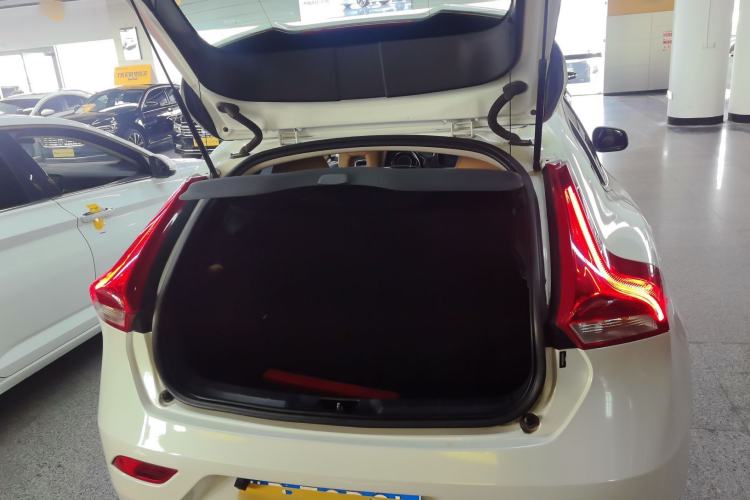 Used Volvo V40 2017 T3 Zhiyi Edition
