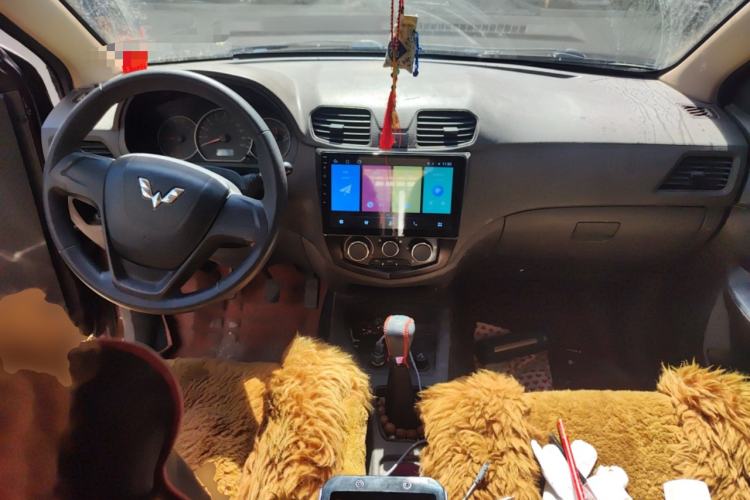 Used Wuling Hongguang 2014 1.5L S Standard Version Center Console