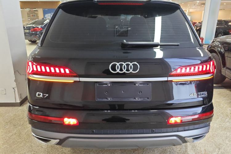 Used Audi Q7 2023 45 TFSI quattro S line Sport model