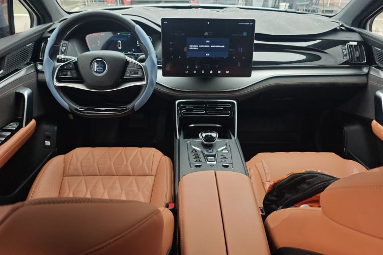Used BYD Tang New Energy 2023 DM-i Champion Edition 112KM Prestige Model Center Console