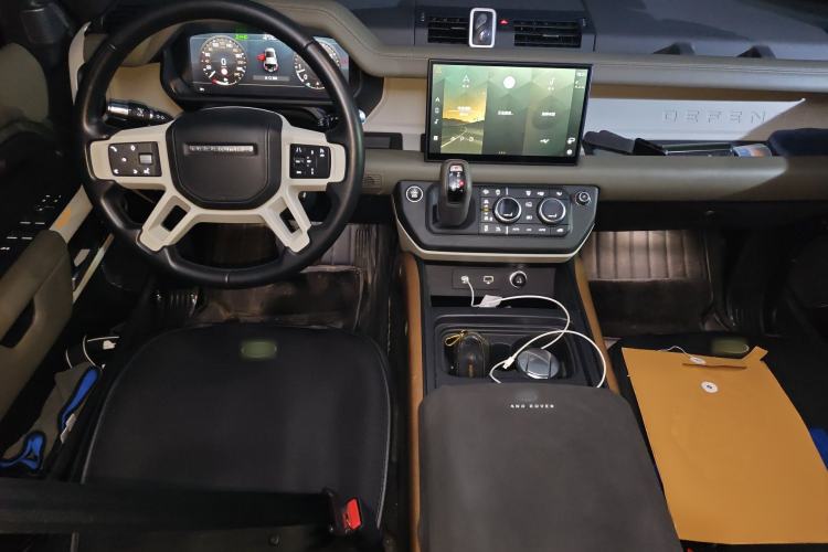 Used Land Rover Defender 2022 110 P400 X-DYNAMIC HSE Center Console